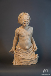 Sous l'averse - Terre cuite - 63 x 40 x 23 cm